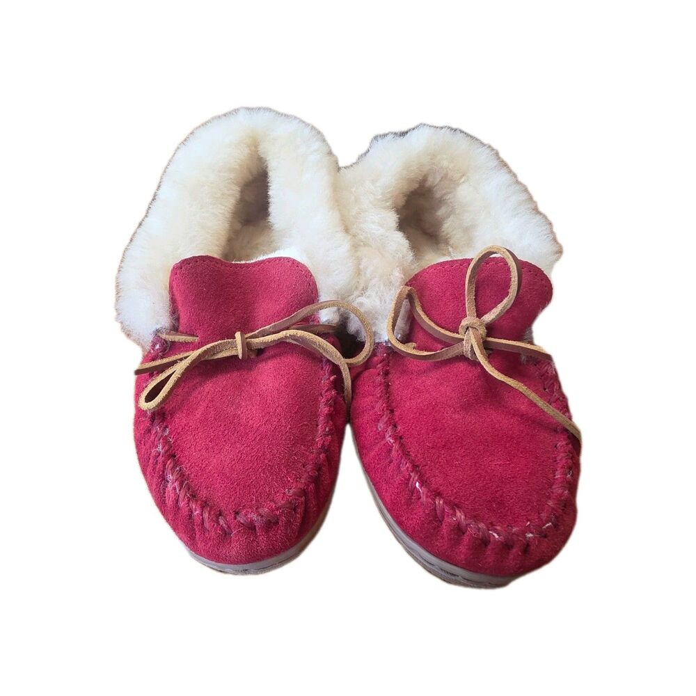 Minnetonkas Womens Slip On Size 8 Moccasin Slippers Red Suede
